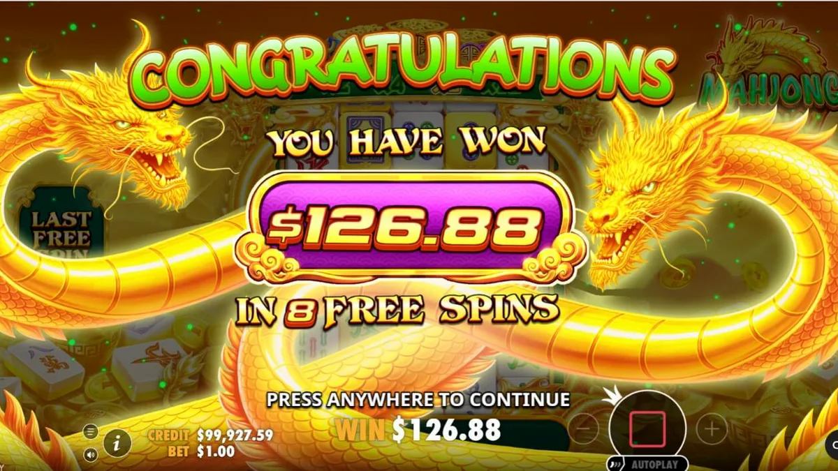 Tampilan visual slot Mahjong Wins Triple Pot dengan simbol ubin Mahjong dan latar belakang medan perang.